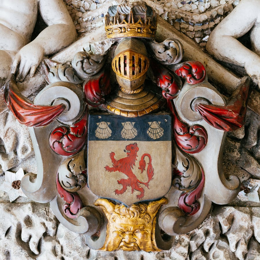 Crest in Grotto